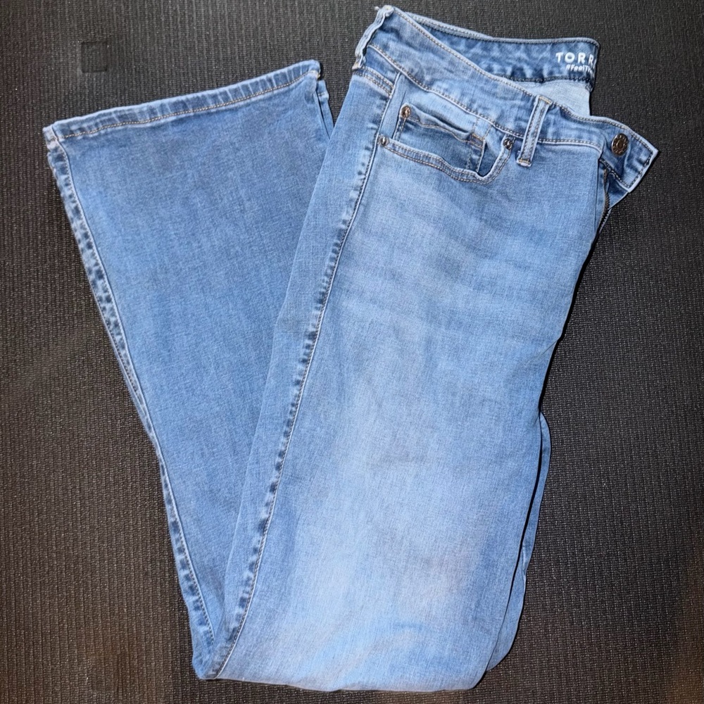 Torrid Boot Cut Jeans Light Wash - Trio Style Fits 3 Sizes!